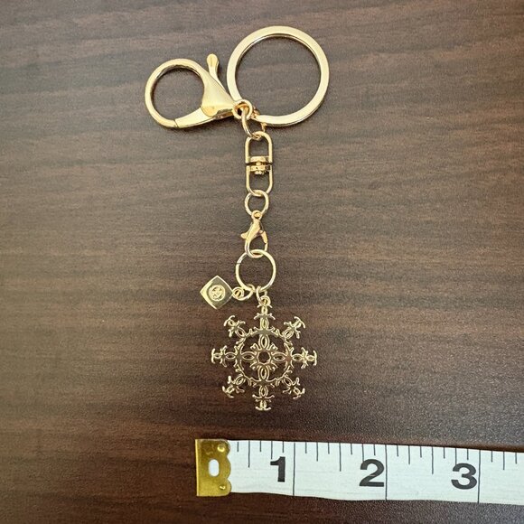 Limited Edition Novelty Charm 2024 Snowflake Bag Charm New - Picture 4 of 4